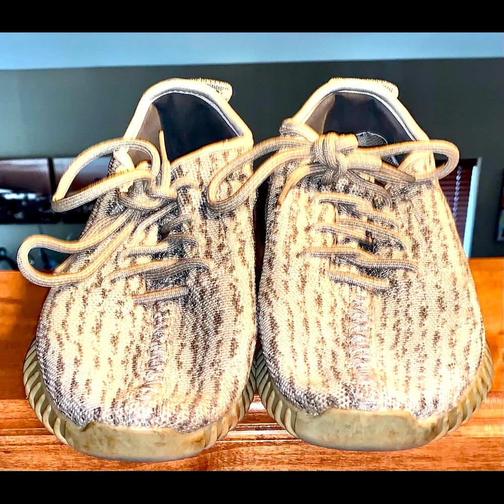 AUTHENTIC MENS ADIDAS YEEZY BOOST SIZE 8
